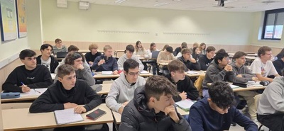 L’aula 3.07 de l’ESEIAAT a la qual està connectat l’hivernacle de l’Airgilab.