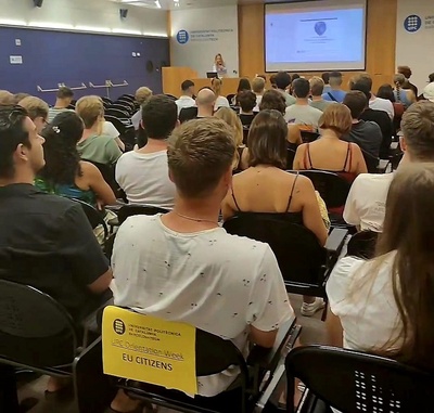 Estudiants internacional en una sessió d'acollida en el marc de les Orientation Week