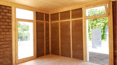Interior del prototip, format per una estructura de fusta on s'han aplicat les diferents solucions constructives