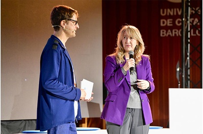 Montserrat Guàrdia (a la dreta),  presidenta del Consell Social, també ha estat entrevistada durant l'acte inaugural per periodista Bruno Sokolowicz (a l'esquerra)