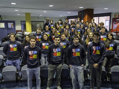 Part de l'equip de 87 estudiants i estudiantes que informaran sobre graus de la UPC al Saló de l'Ensenyament 2025.