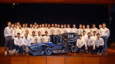 L'equip BCN eMotorsport amb el seu prototip