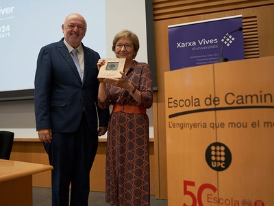 Fotografia de Gemma Rigau i Oliver, Medalla d'Honor 2024 de la Xarxa Vives (Fotografia d'Héctor Núñez)