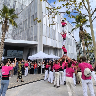 La colla de castellers de l'EEBE, els Descargolats, han actuat durant l'acte