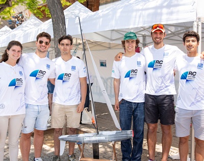 Membres d'Icaria Sailing Team, guanyadors de la regata. Imatge de Thomas Williams