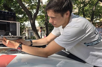 Researcher Adrià Subirana working on the equipment installed on the car roof