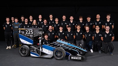 El equipo Dynamics Manresa con su prototipo