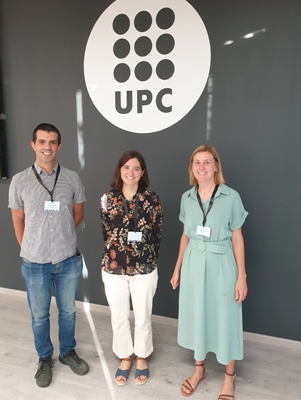 Los profesores Gil Serrancolí y Míriam Febrer, de la UPC, y la profesora Friedl De Groote, de la KU Leuven, en la EEBE