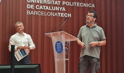 El decano de la FIB, Josep Fernández Ruzafa, y el profesor David López