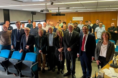 Los principales representantes de las universidades que imparten el máster interuniversitario, durante el acto de inauguración, en la ETSETB