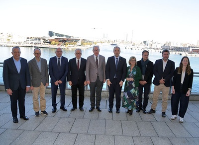 La vicerrectora Lourdes Reig, junto con otros representantes del consorcio One Water, así como de la Generalidad de Cataluña y del Ayuntamiento de Barcelona, ​​en la inauguración de la Asamblea General