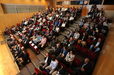 Sala de actos del Museo de la Ciencia durante el acontecimiento que ha reunido el ecosistema de la innovación en hidrógeno renovable de Cataluña